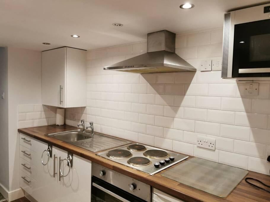 Private Garden Apartment With Secure Parking Southport Exteriör bild